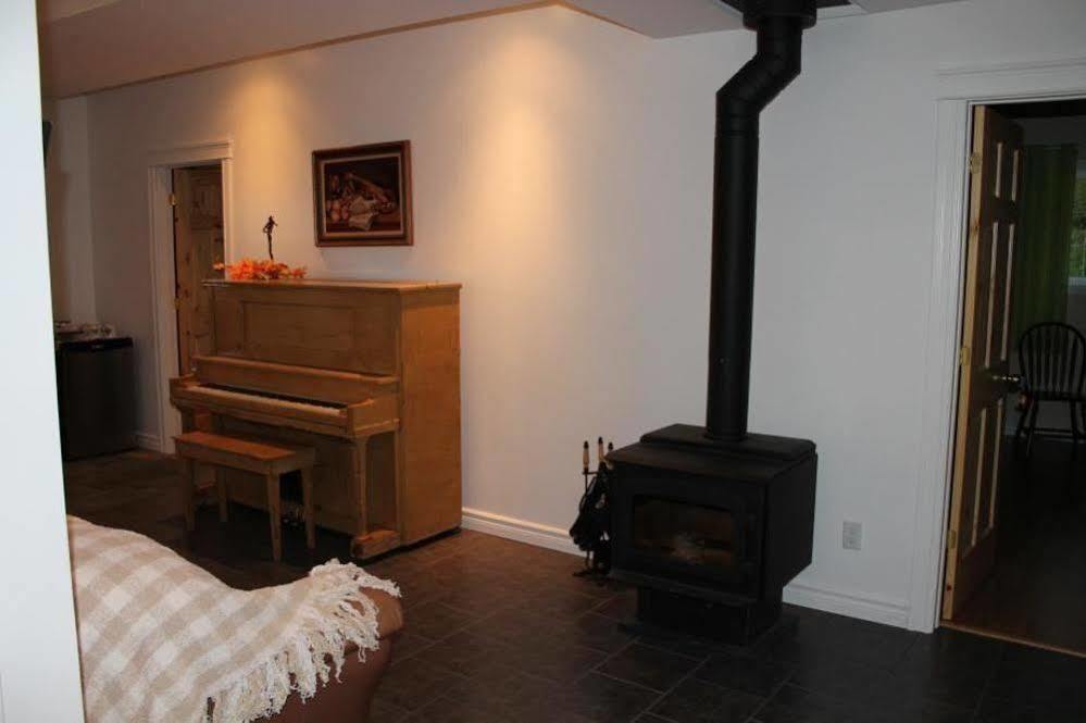 The Fiddle And The Sea Bed And Breakfast Port Hood ภายนอก รูปภาพ